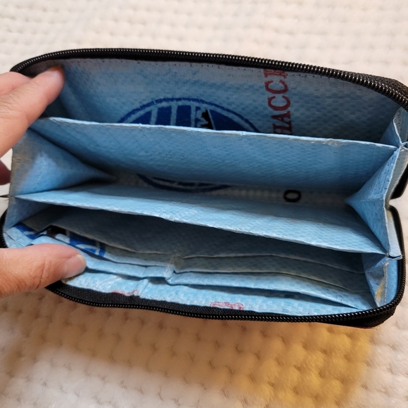 Wallet Recycled Bag Fish Design Zipper Wallet - Picture 4 of 8